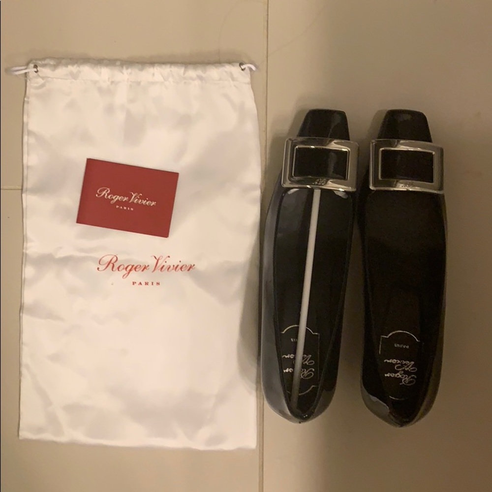 Roger viver black pump